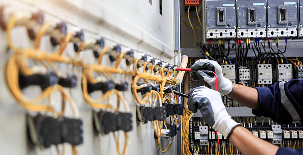 Professional Lighting Installation technician working in Hamilton County County, KS